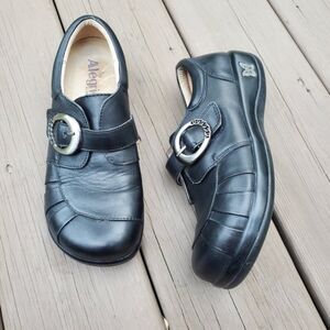 Alegria Khloe Black Leather Hook and Loop Buckle Detail Comfy Platform Clogs 38